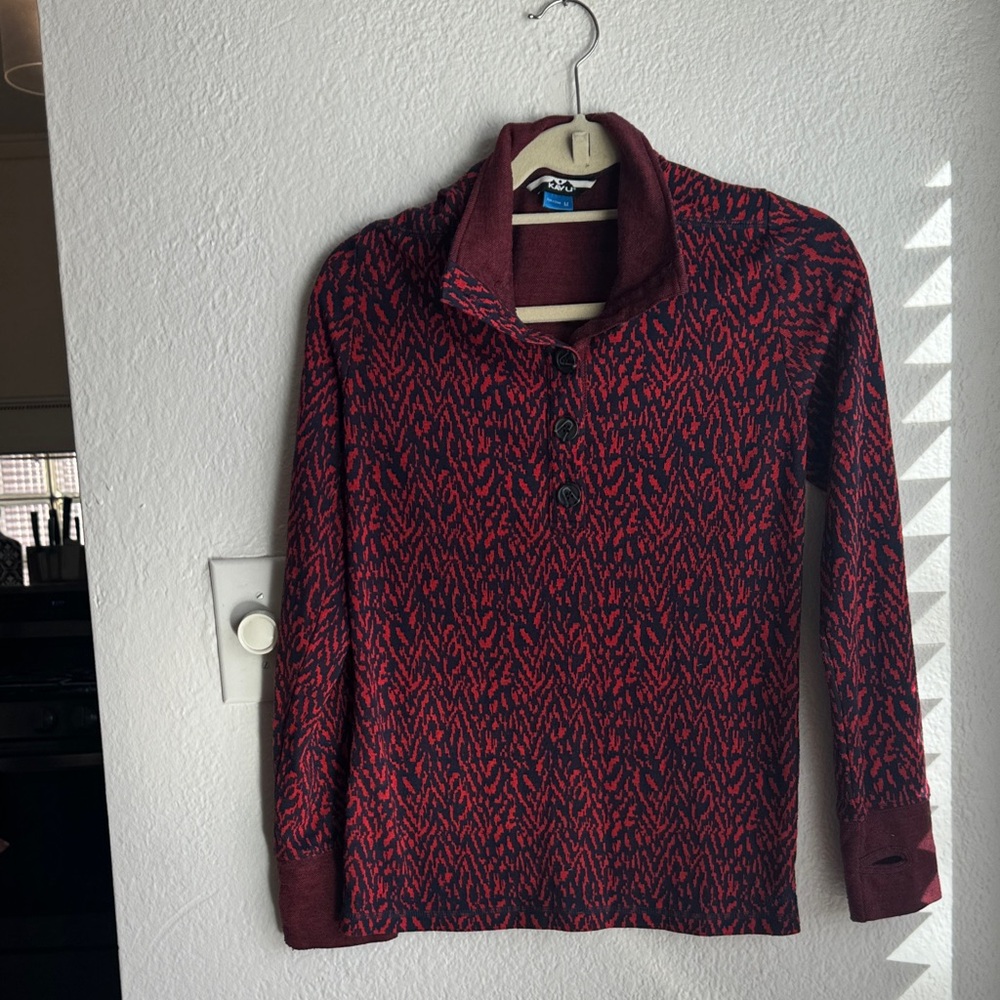 Kavu Women’s Red and Blue Patterned Pullover Outdoors